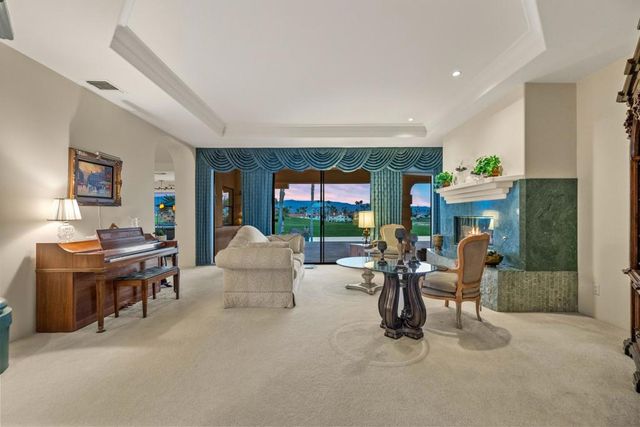 346 Crest Lake Drive, Palm Desert, CA 92211