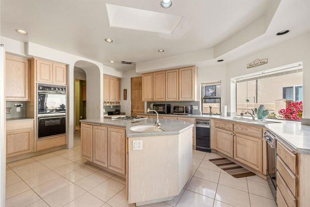 346 Crest Lake Drive, Palm Desert, CA 92211