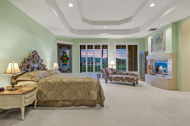 346 Crest Lake Drive, Palm Desert, CA 92211