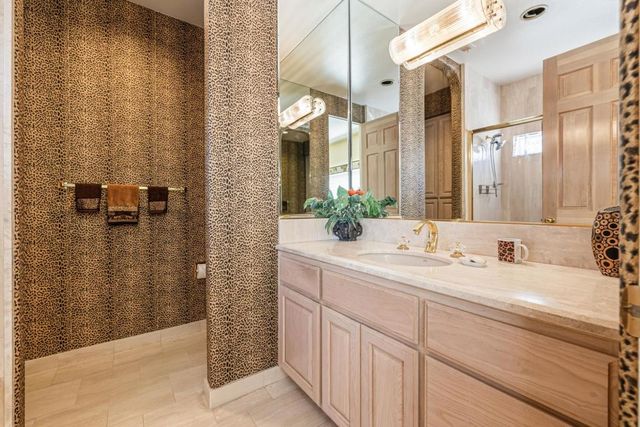 346 Crest Lake Drive, Palm Desert, CA 92211