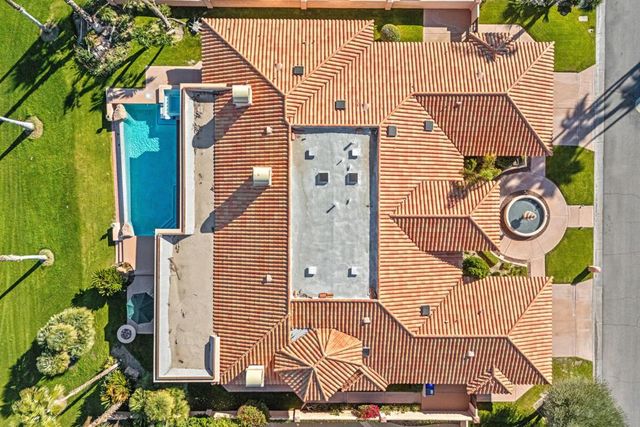 346 Crest Lake Drive, Palm Desert, CA 92211