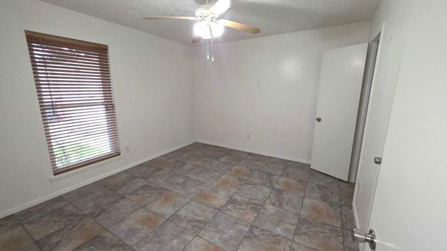 9811 Rocky Hollow Road, La Porte, TX 77571