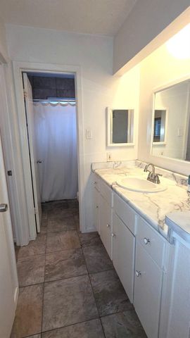 9811 Rocky Hollow Road, La Porte, TX 77571