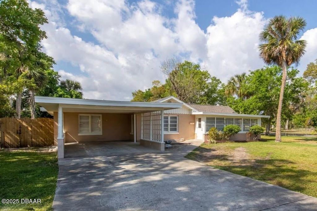 416 S Caroline Street, Daytona Beach, FL 32114