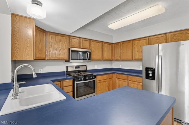 90 High Point Drive 27, Medina, OH 44256