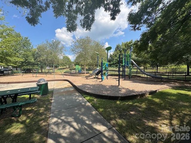 13913 Helen Benson Boulevard 189, Davidson, NC 28036