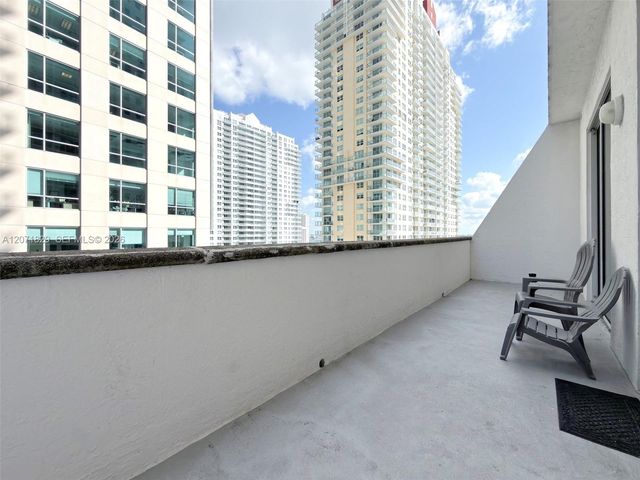 1200 Brickell Bay Drive 1406, Miami, FL 33131