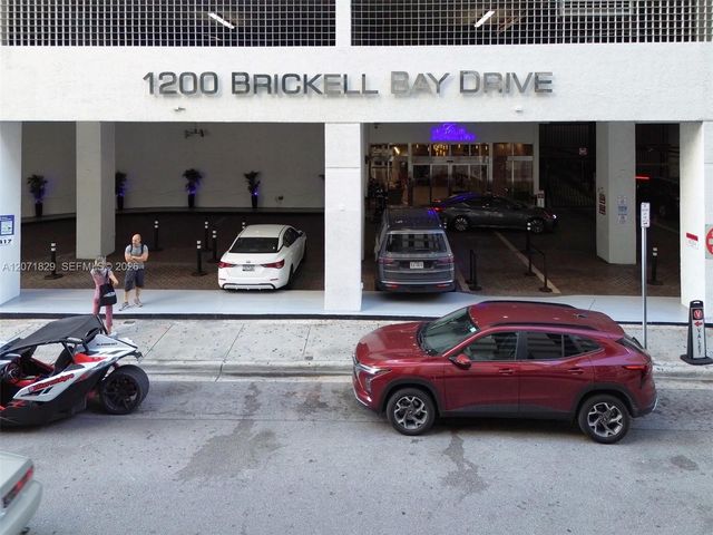 1200 Brickell Bay Drive 1406, Miami, FL 33131