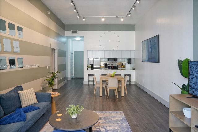 1200 Brickell Bay Drive 1406, Miami, FL 33131