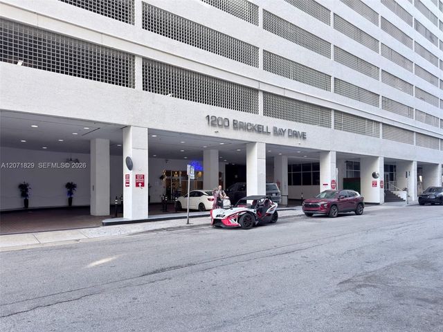 1200 Brickell Bay Drive 1406, Miami, FL 33131