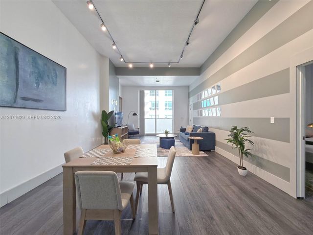 1200 Brickell Bay Drive 1406, Miami, FL 33131