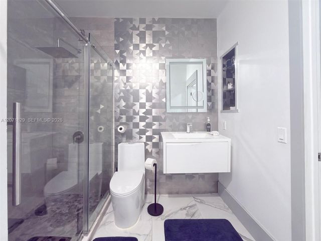 1200 Brickell Bay Drive 1406, Miami, FL 33131