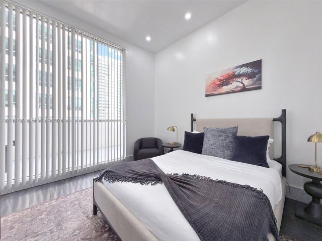 1200 Brickell Bay Drive 1406, Miami, FL 33131