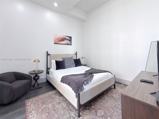 1200 Brickell Bay Drive 1406, Miami, FL 33131