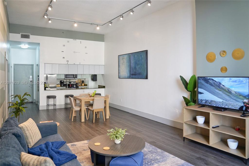 1200 Brickell Bay Drive 1406, Miami, FL 33131