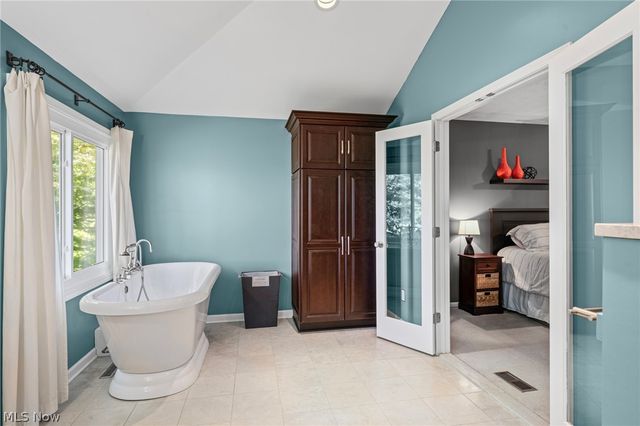 17258 Long Meadow Trail, Chagrin Falls, OH 44023
