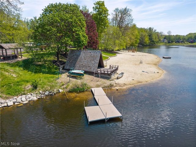 17258 Long Meadow Trail, Chagrin Falls, OH 44023