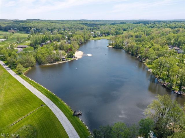 17258 Long Meadow Trail, Chagrin Falls, OH 44023