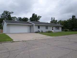 202 Kendall Avenue S, Thief River Falls, MN 56701