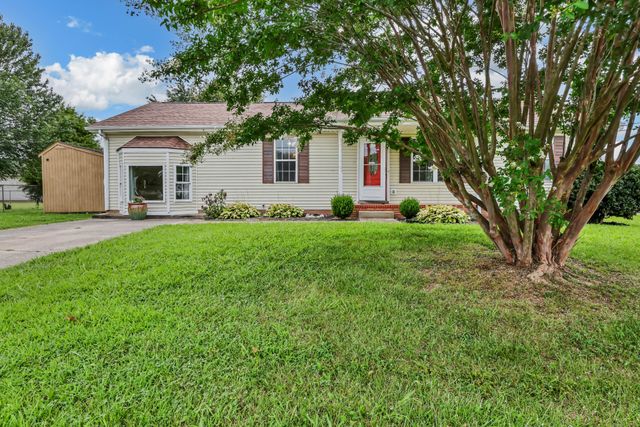 3200 N Senseney Cir, Clarksville, TN 37042