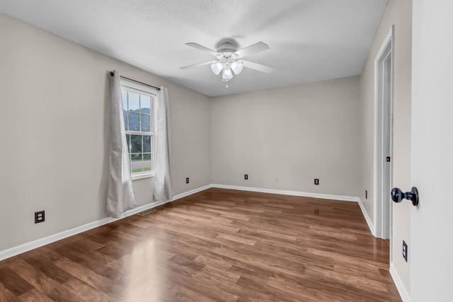 3200 N Senseney Cir, Clarksville, TN 37042