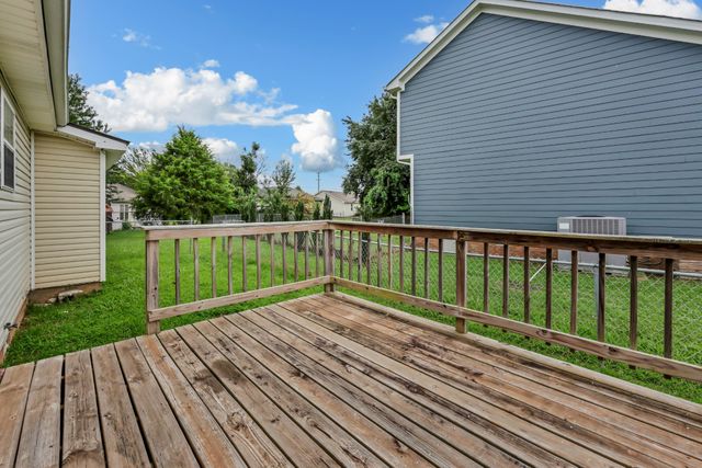 3200 N Senseney Cir, Clarksville, TN 37042