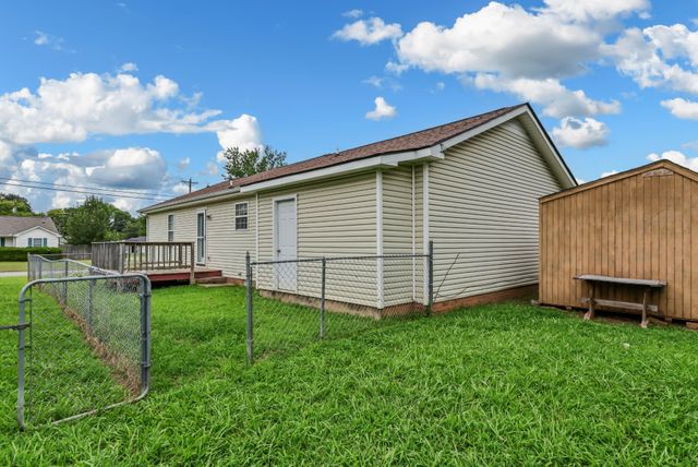 3200 N Senseney Cir, Clarksville, TN 37042