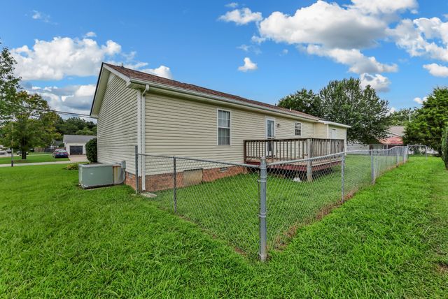 3200 N Senseney Cir, Clarksville, TN 37042