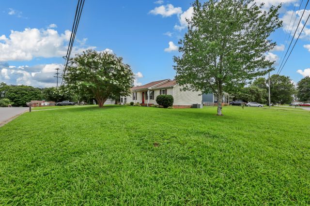 3200 N Senseney Cir, Clarksville, TN 37042