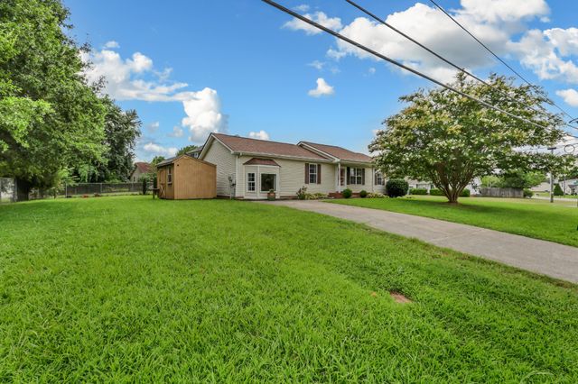 3200 N Senseney Cir, Clarksville, TN 37042