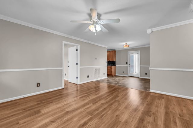 3200 N Senseney Cir, Clarksville, TN 37042
