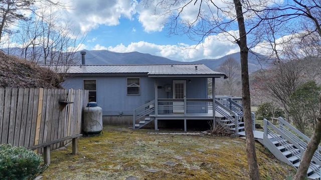 240 Ruby Lake Drive N, Hiawassee, GA 30546