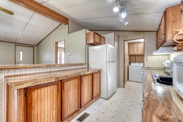 240 Ruby Lake Drive N, Hiawassee, GA 30546