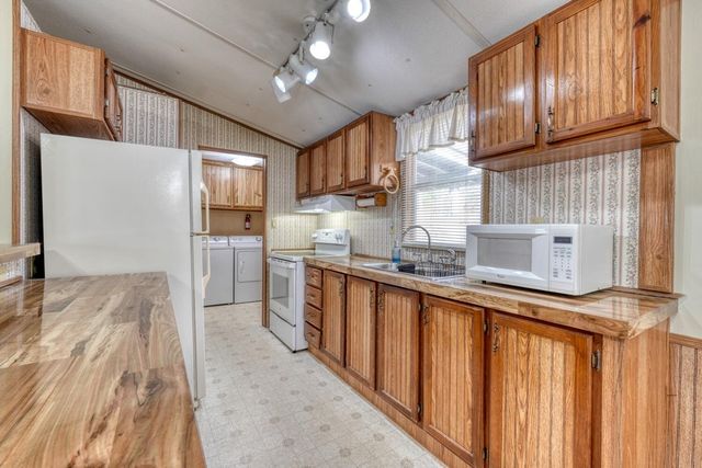 240 Ruby Lake Drive N, Hiawassee, GA 30546