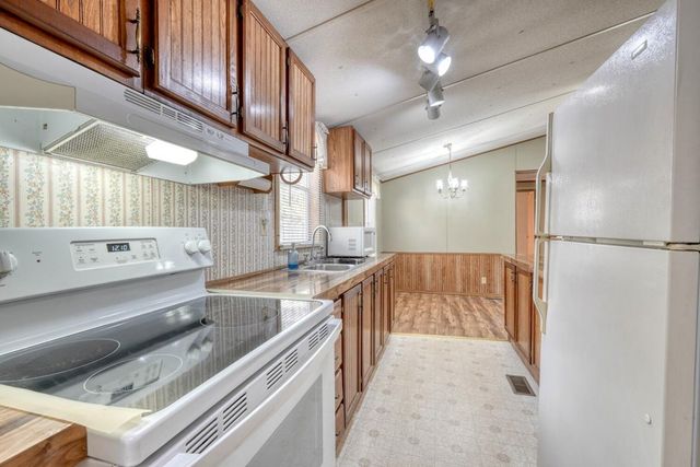 240 Ruby Lake Drive N, Hiawassee, GA 30546