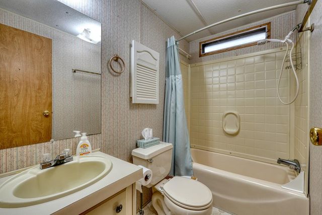 240 Ruby Lake Drive N, Hiawassee, GA 30546