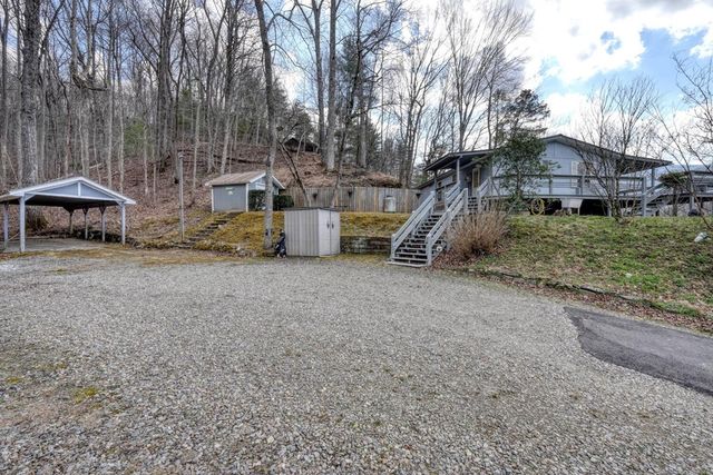 240 Ruby Lake Drive N, Hiawassee, GA 30546