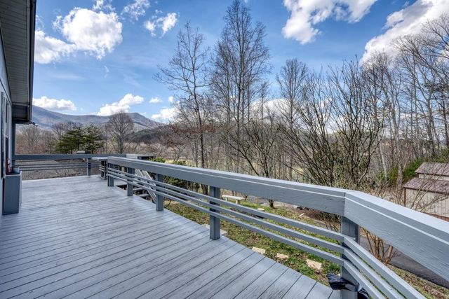 240 Ruby Lake Drive N, Hiawassee, GA 30546