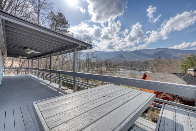 240 Ruby Lake Drive N, Hiawassee, GA 30546