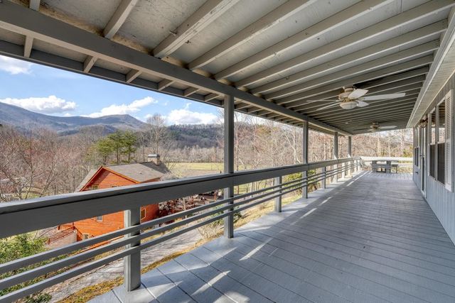 240 Ruby Lake Drive N, Hiawassee, GA 30546