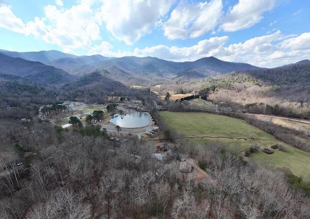 240 Ruby Lake Drive N, Hiawassee, GA 30546