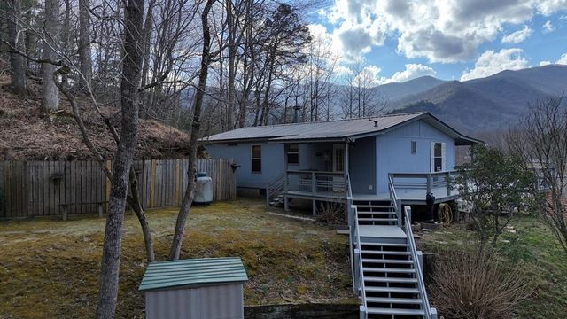 240 Ruby Lake Drive N, Hiawassee, GA 30546