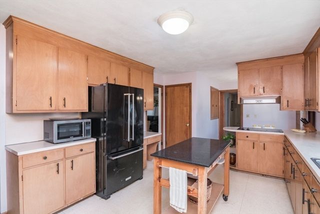 127 Magnolia Circle, Longmeadow, MA 01106