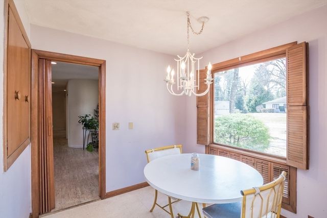 127 Magnolia Circle, Longmeadow, MA 01106