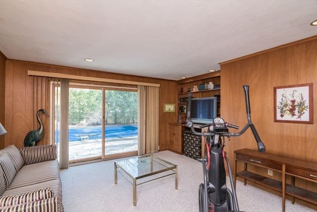 127 Magnolia Circle, Longmeadow, MA 01106