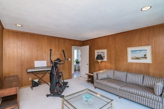 127 Magnolia Circle, Longmeadow, MA 01106