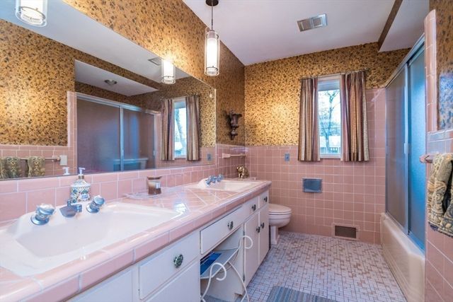 127 Magnolia Circle, Longmeadow, MA 01106