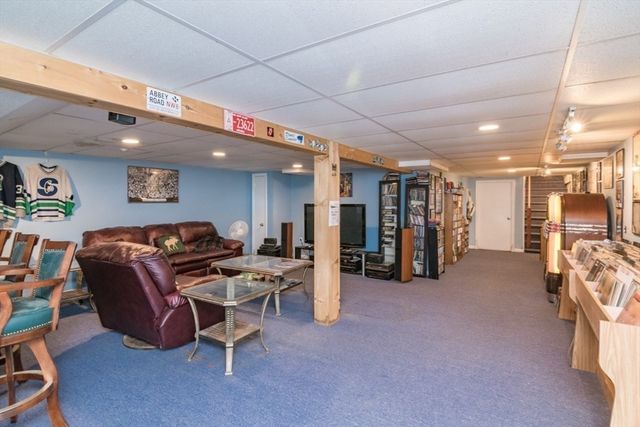 127 Magnolia Circle, Longmeadow, MA 01106