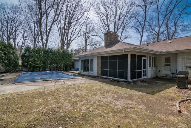 127 Magnolia Circle, Longmeadow, MA 01106