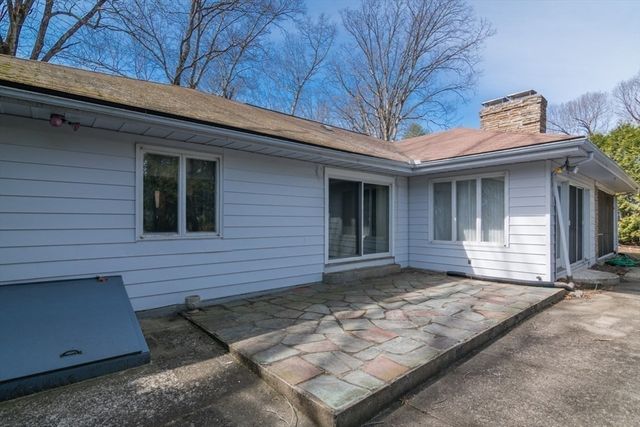 127 Magnolia Circle, Longmeadow, MA 01106